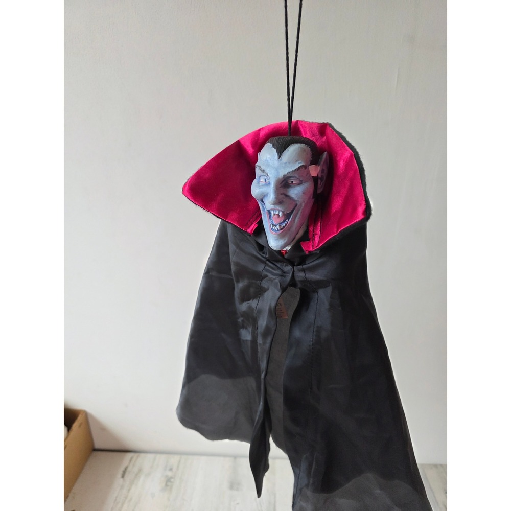 Vintage Mario chiodo Dracula hanging vampire Halloween prop table decor